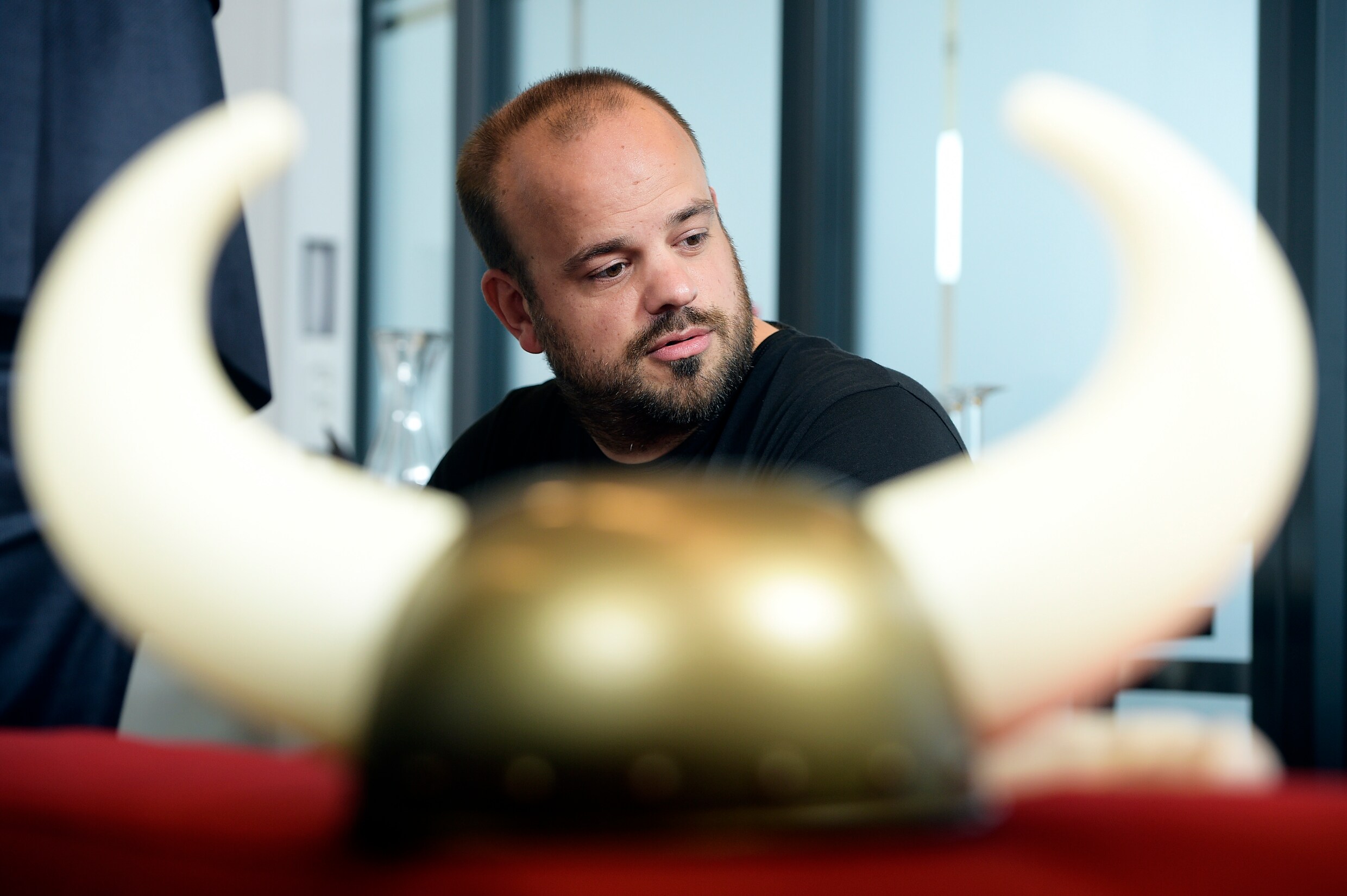 Wat is er aan de hand op het Mobile Vikings-schip? | De Morgen