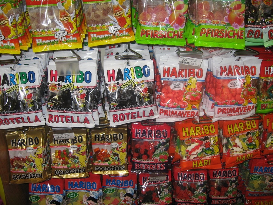 Haribo-baas Riegel bestuurt op zijn 89ste nog helikopter | De Morgen
