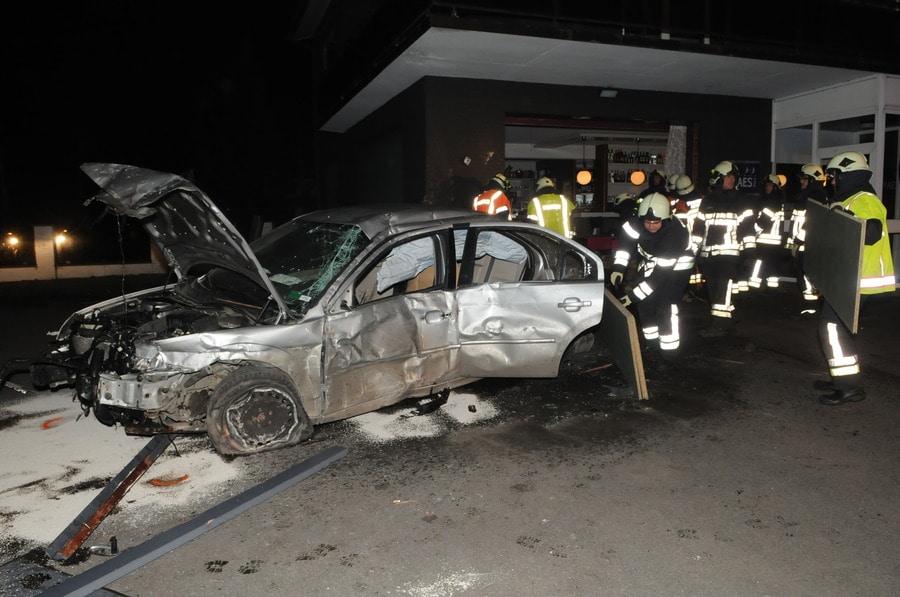 Chauffeur rijdt restaurant binnen in Pittem De Morgen