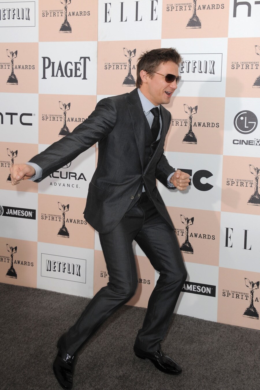 Jeremy Renner verkiest job boven eender welke vrouw | De Morgen, image size:900x1351