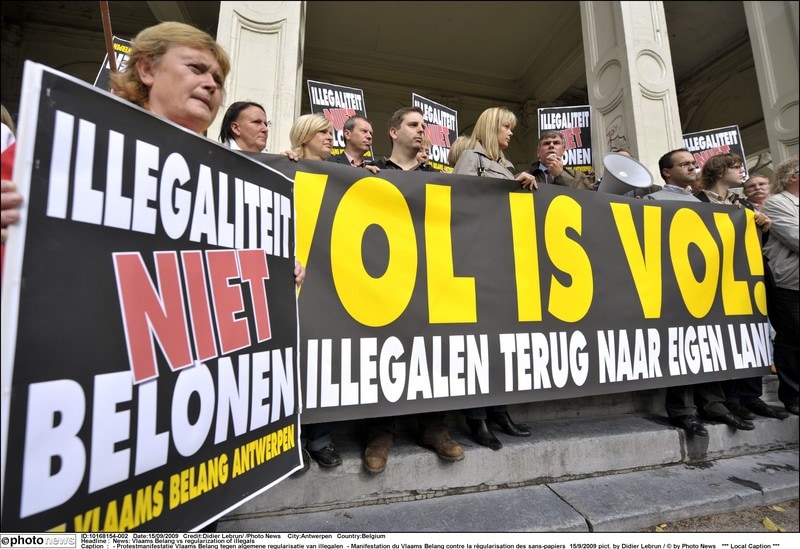 Vlaams Belang betoogt tegen regularisatie in Antwerpen | De Morgen