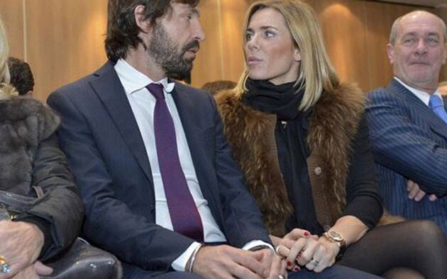 Na Gigi Buffon laat nu ook Andrea Pirlo zijn WAG zitten | De Morgen