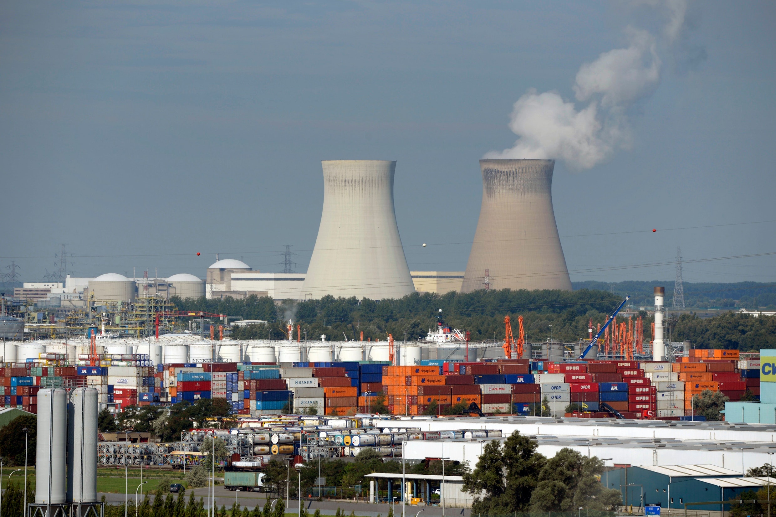 Houd kerncentrales langer open en voer elektrische salariswagens in: zo halen we de klimaatdoelstellingen volgens Vlaamse ingenieurs