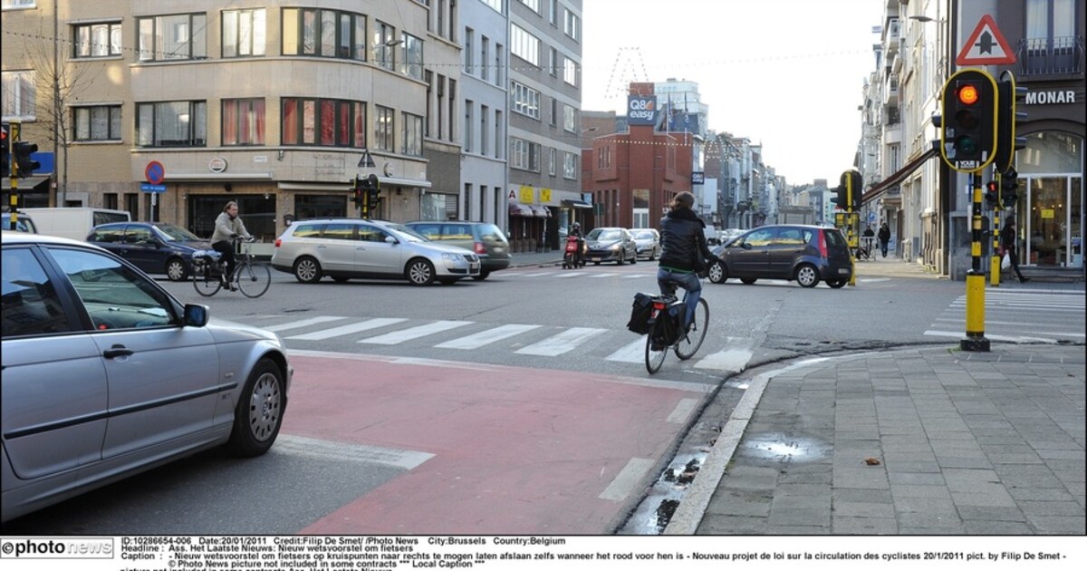 Fietsers mogen vanaf midden februari door rood rijden | De Morgen