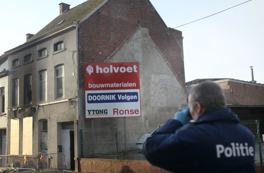 Baby overleden na appartementsbrand in Ronse | De Morgen