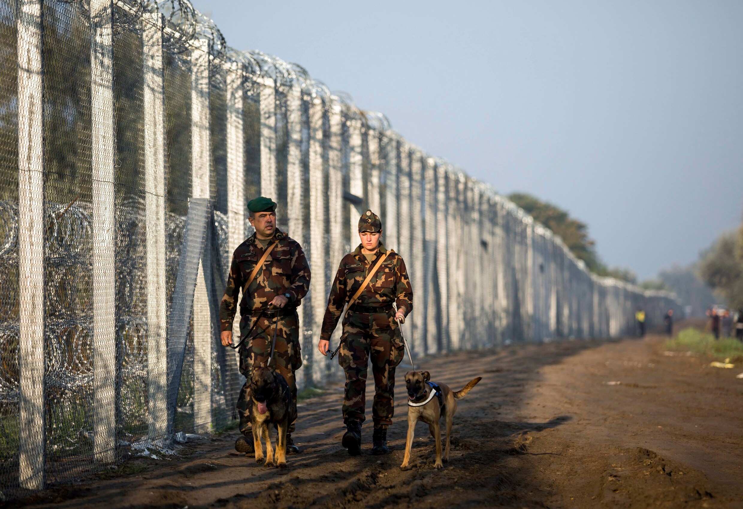 Hongarije bouwt tweede hek tegen migranten