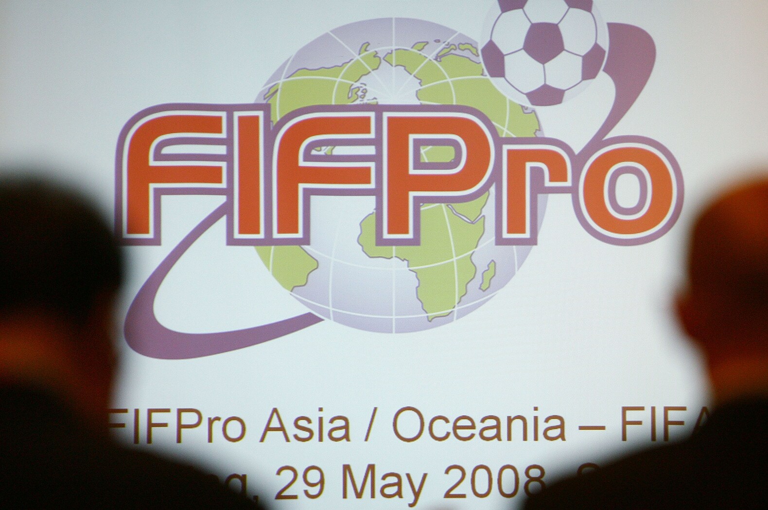 Spelersvakbond FIFPro blijft kritisch op herkozen Blatter | De Morgen