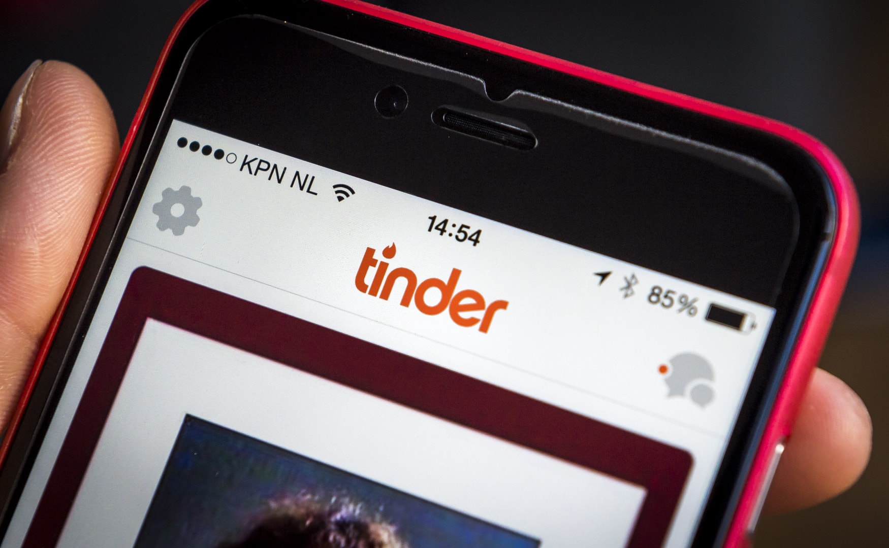 Bespaar me die smalende blik: ik vond mijn lief via Tinder | De Morgen