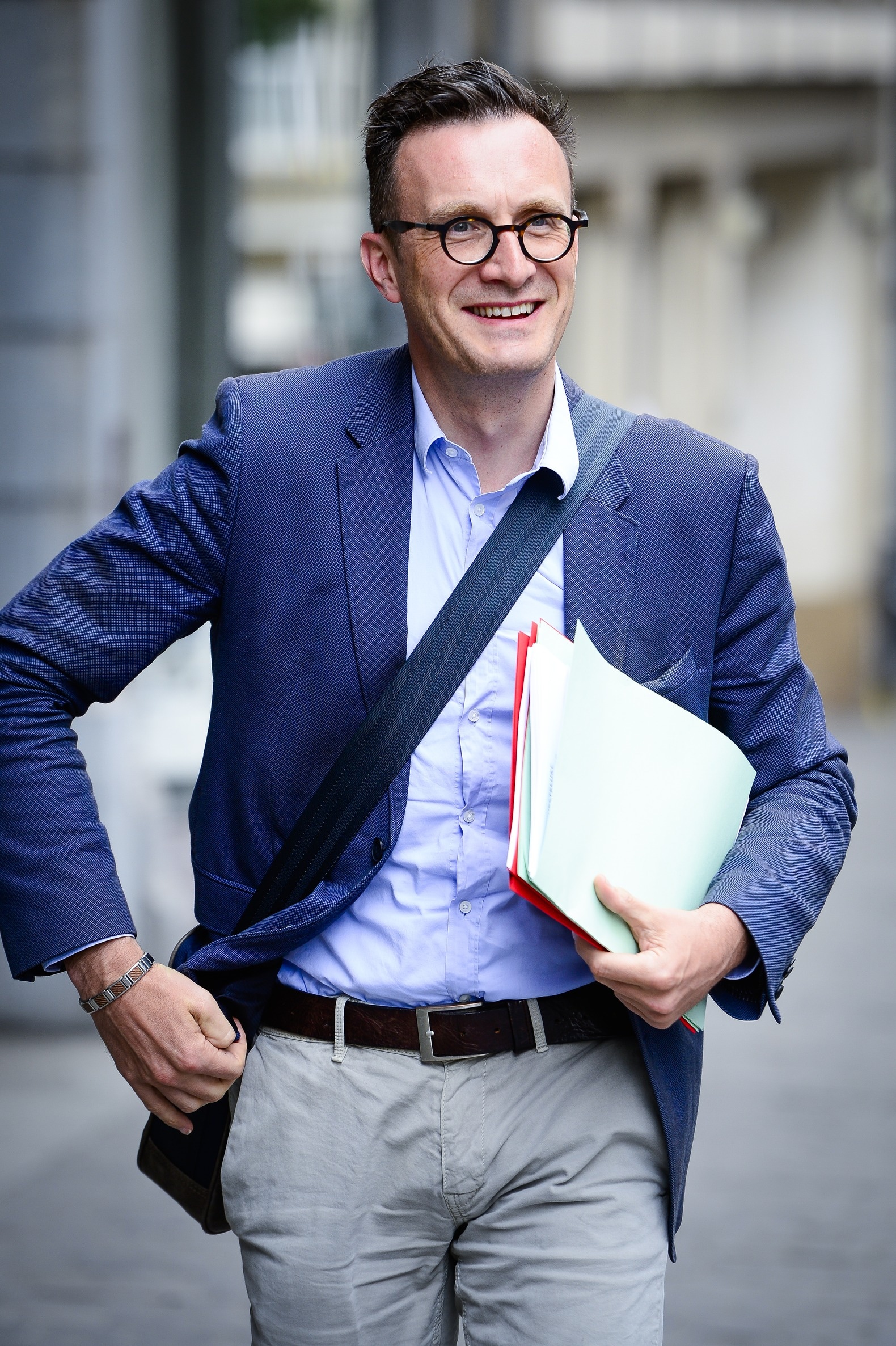 Taxichauffeurs woest over ontbijt van minister Pascal Smet met Uber ...