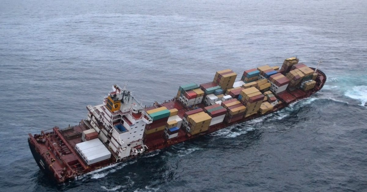 Opnieuw Olie Vrijgekomen Uit Gestrand Vrachtschip Voor Kust Nieuw