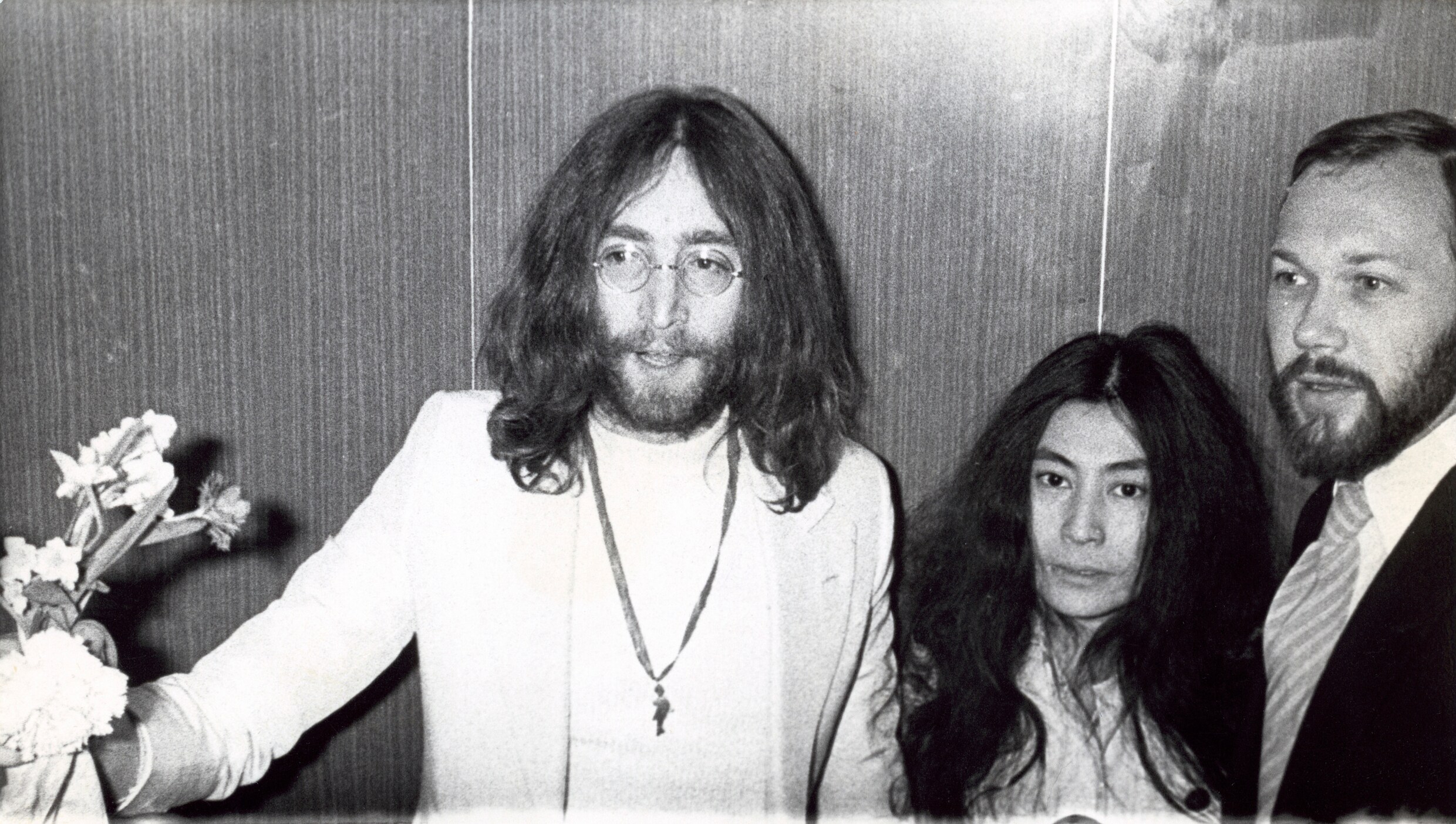 "10.000 dollar voor haarlok John Lennon"