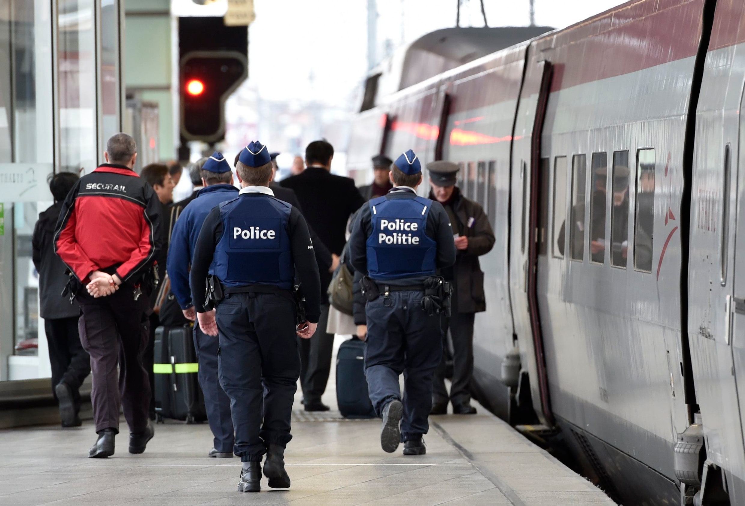 E N Gewonde Bij Aanval Met Groot Slagersmes In Station Brussel Zuid