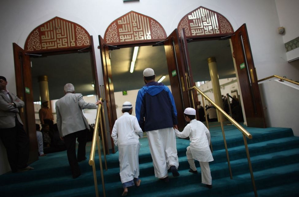 Geweld tegen moslims verdriedubbeld in Groot-Brittannië sinds aanslagen ...