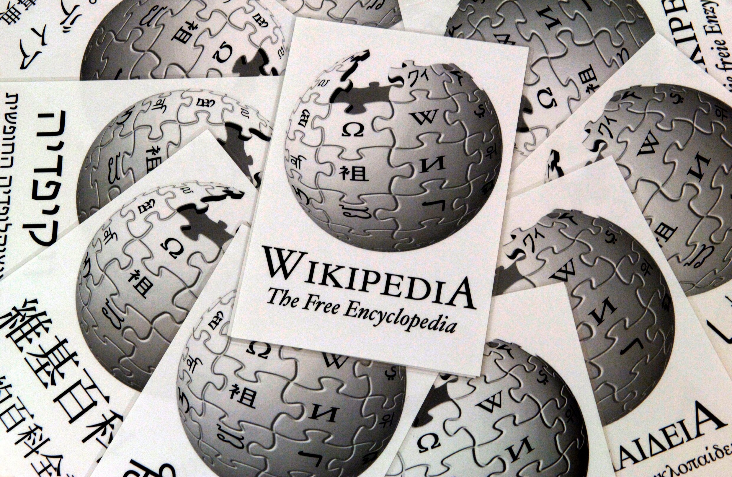 Mede-oprichter Wikipedia roept op tot staking op sociale media