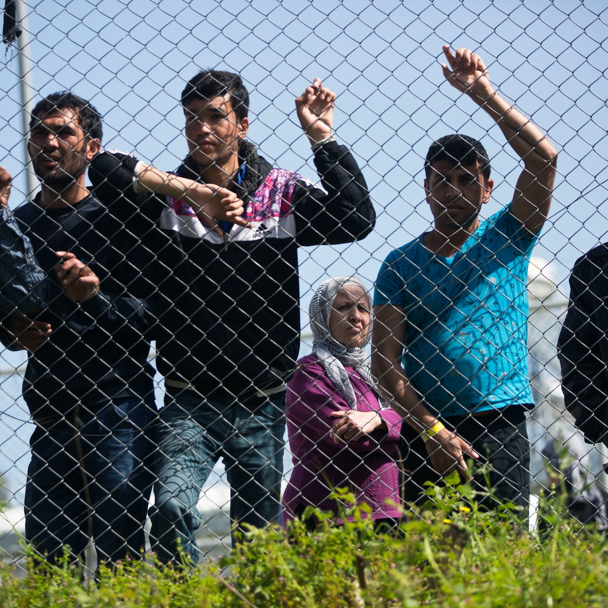 Vluchtelingenwerk Vlaanderen noemt terugkeerbeleid "illegale deportaties"