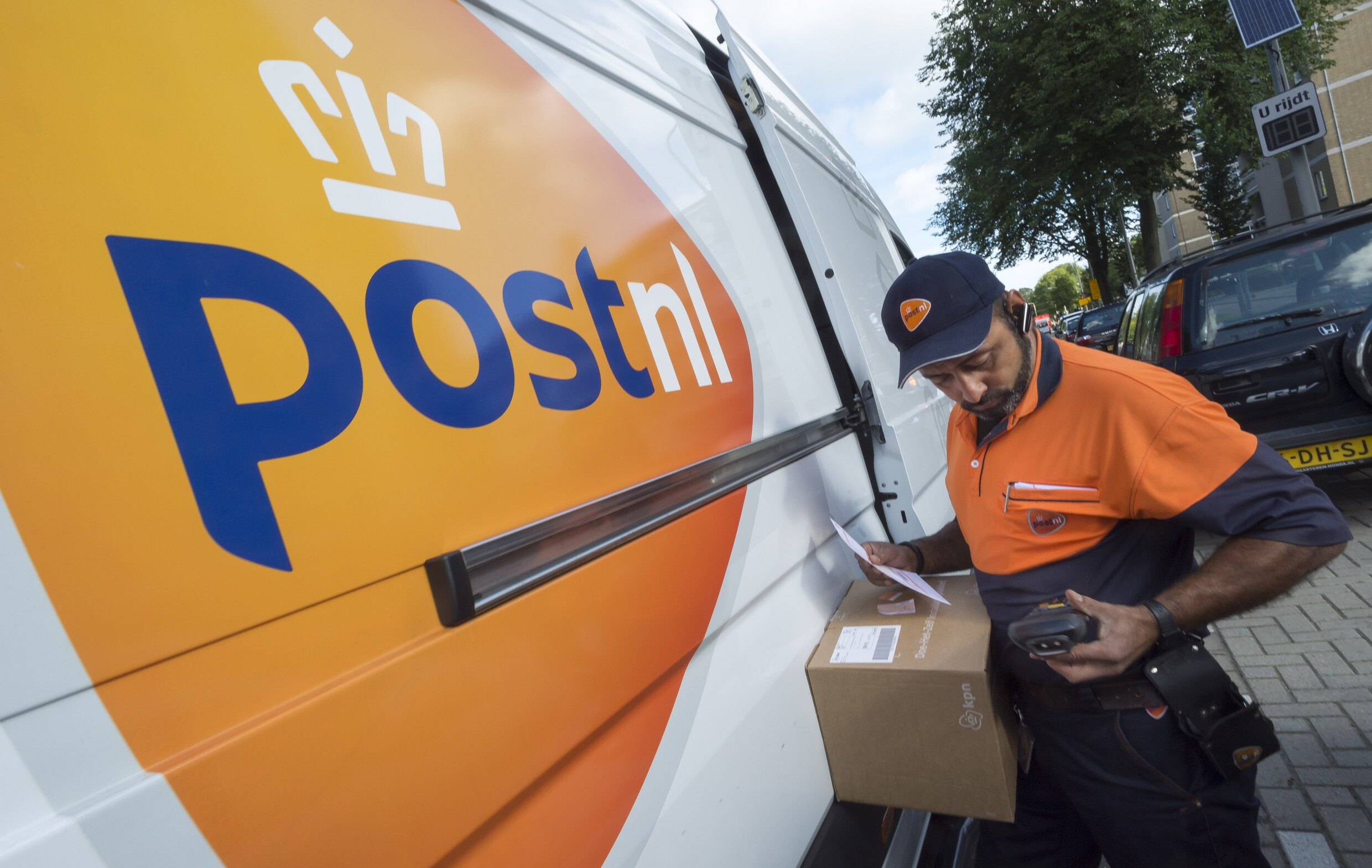 "Bpost doet overnamebod op PostNL"