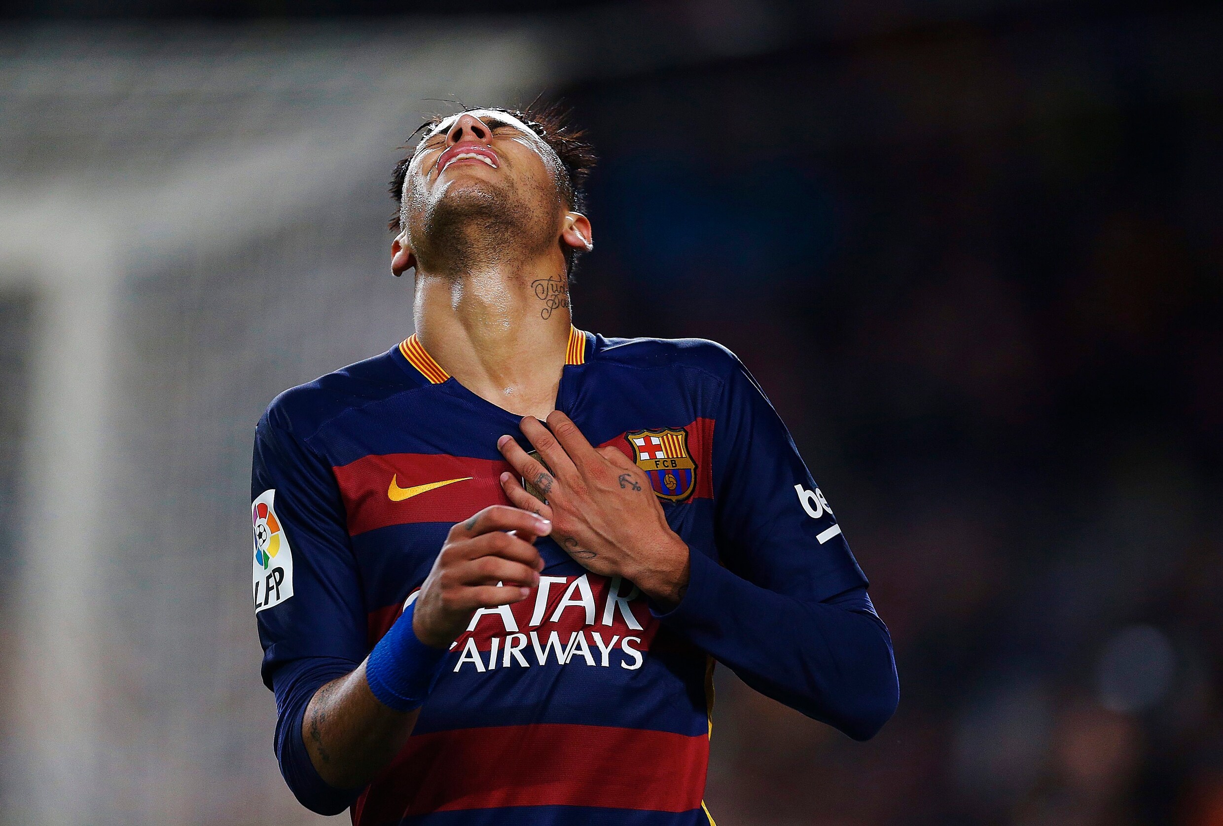 Suárez jaagt er wéér vier in voor Barça, dat pas na rust afrekent met ...