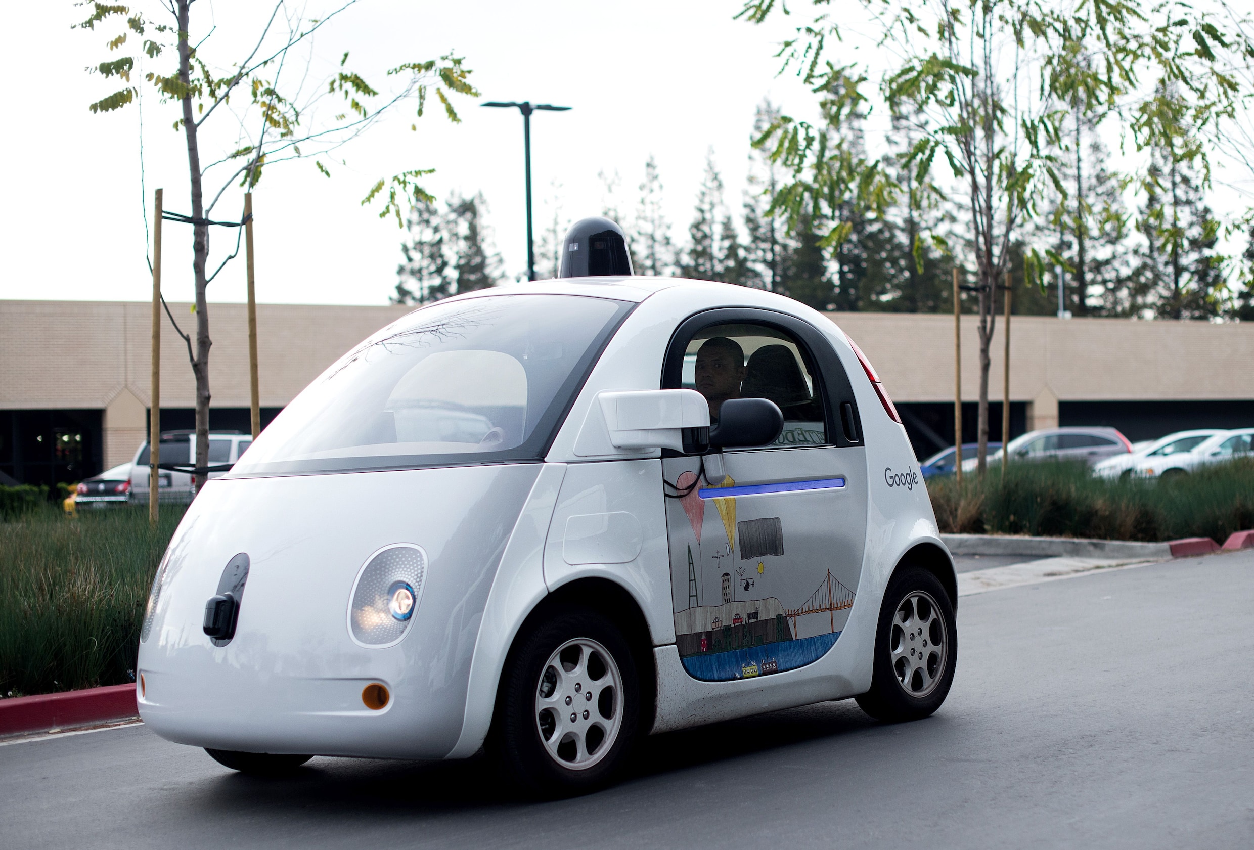 Google bouwt complete teststad voor zijn zelfrijdende auto's