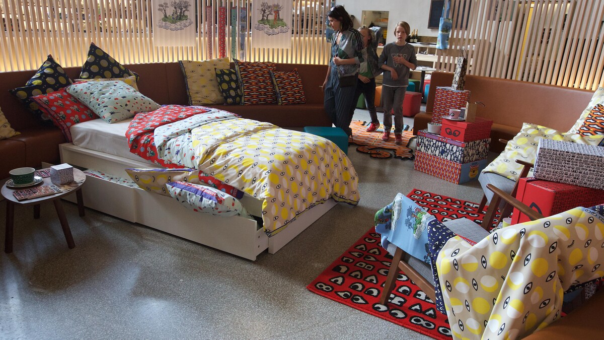 Walter Van Beirendonck stelt Ikea-ontwerpen voor | De Morgen