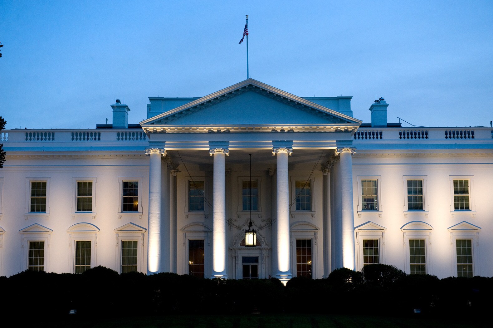Witte Huis afgesloten na vondst verdacht pakket