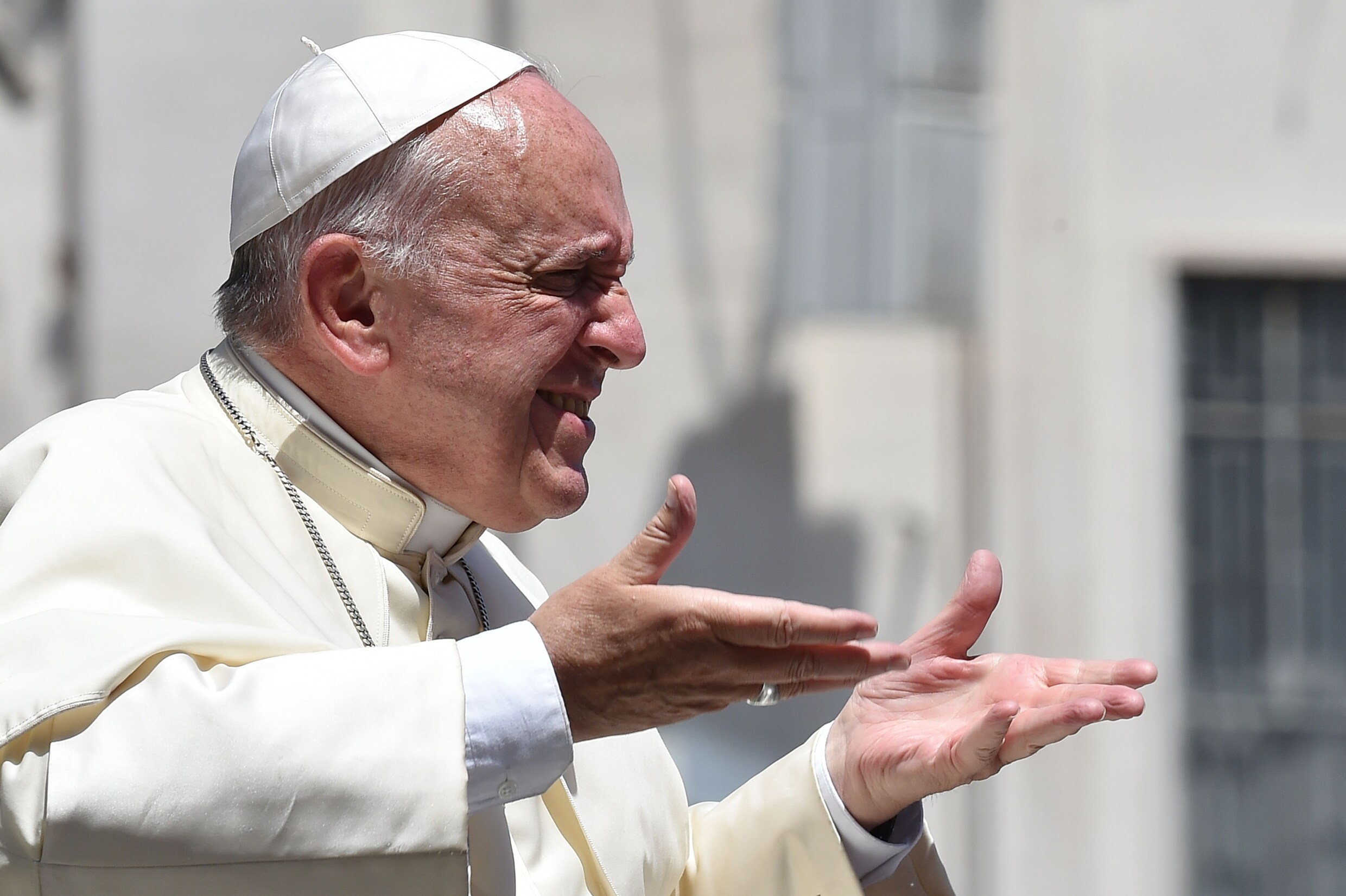 Paus weigert gift wegens 'duivels' getal 666 | De Morgen