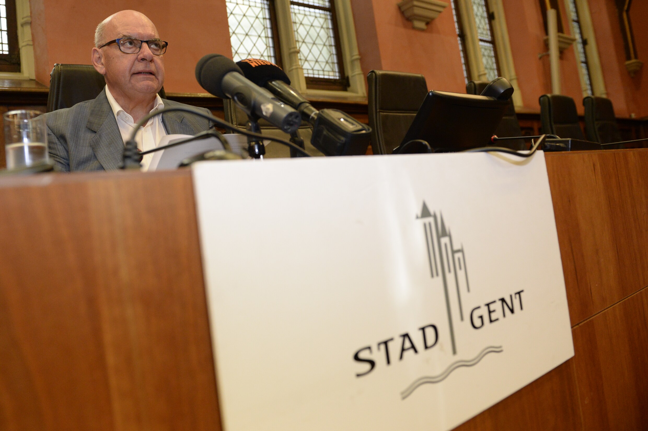 "Deontologische commissie stad Gent is een schertscommissie"