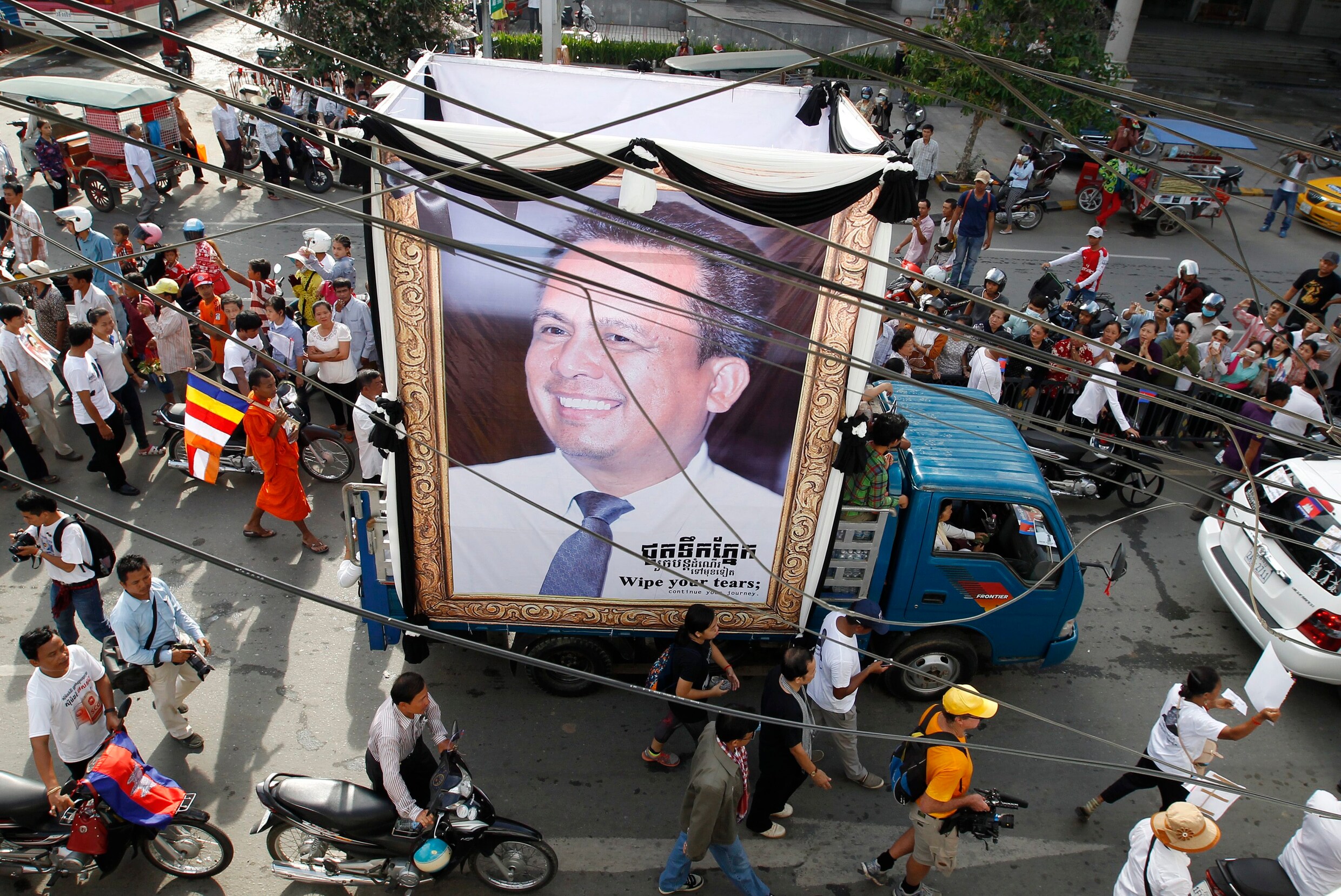 Duizenden mensen op begrafenis van gedode regeringscriticus in Cambodja