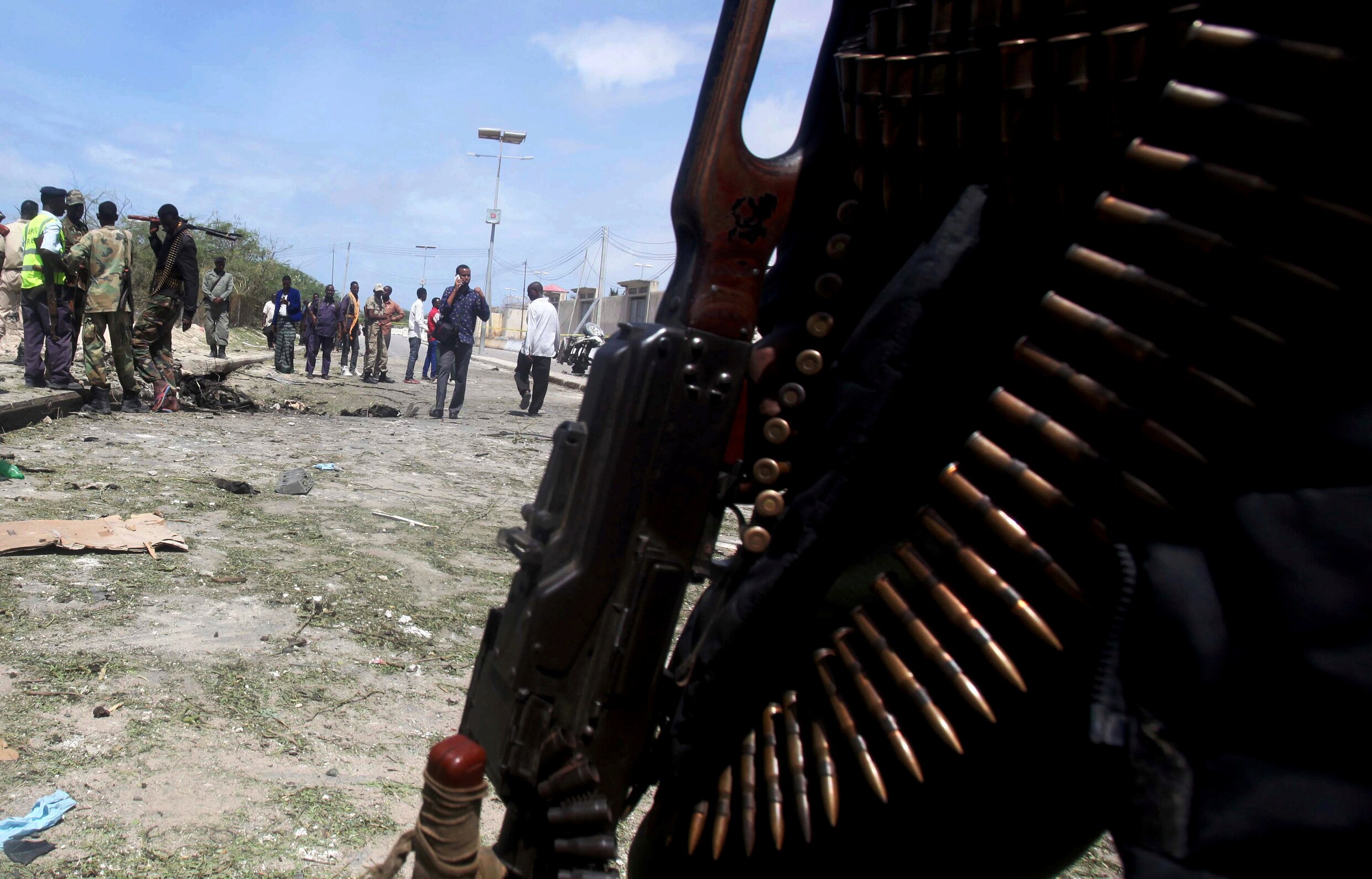 Minstens veertien doden bij aanslag met bomauto's in Mogadishu