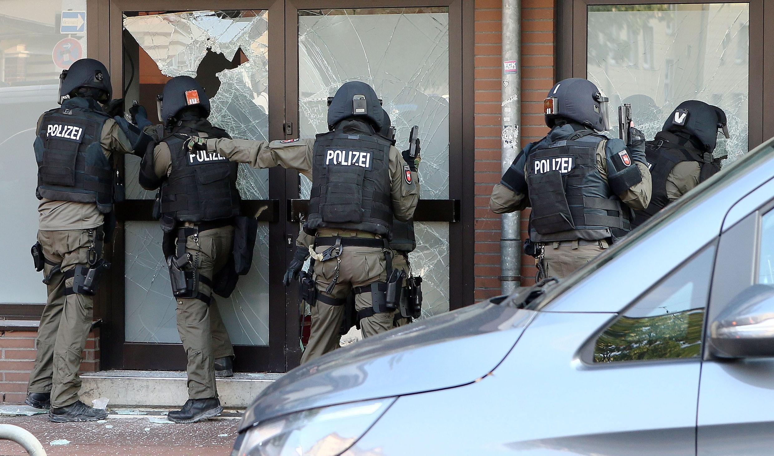350 agenten betrokken bij grote inval in 'bolwerk van de radicale islam' in Duitsland