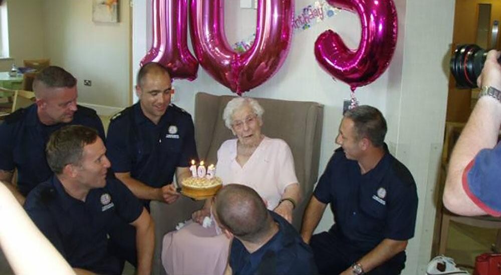 105-jarige verrast rusthuis met dit ondeugende verjaardagscadeau