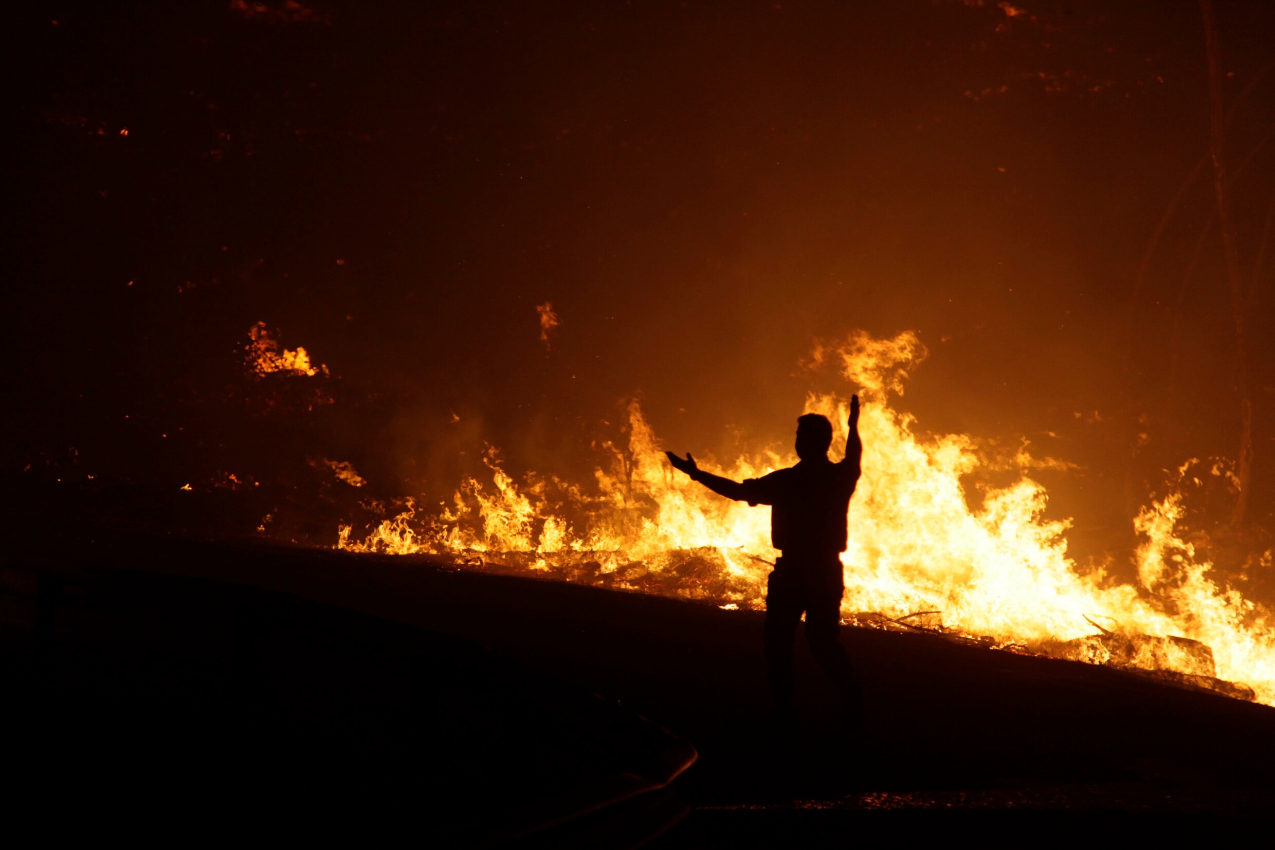 Dorp ontruimd door bosbranden in Portugal