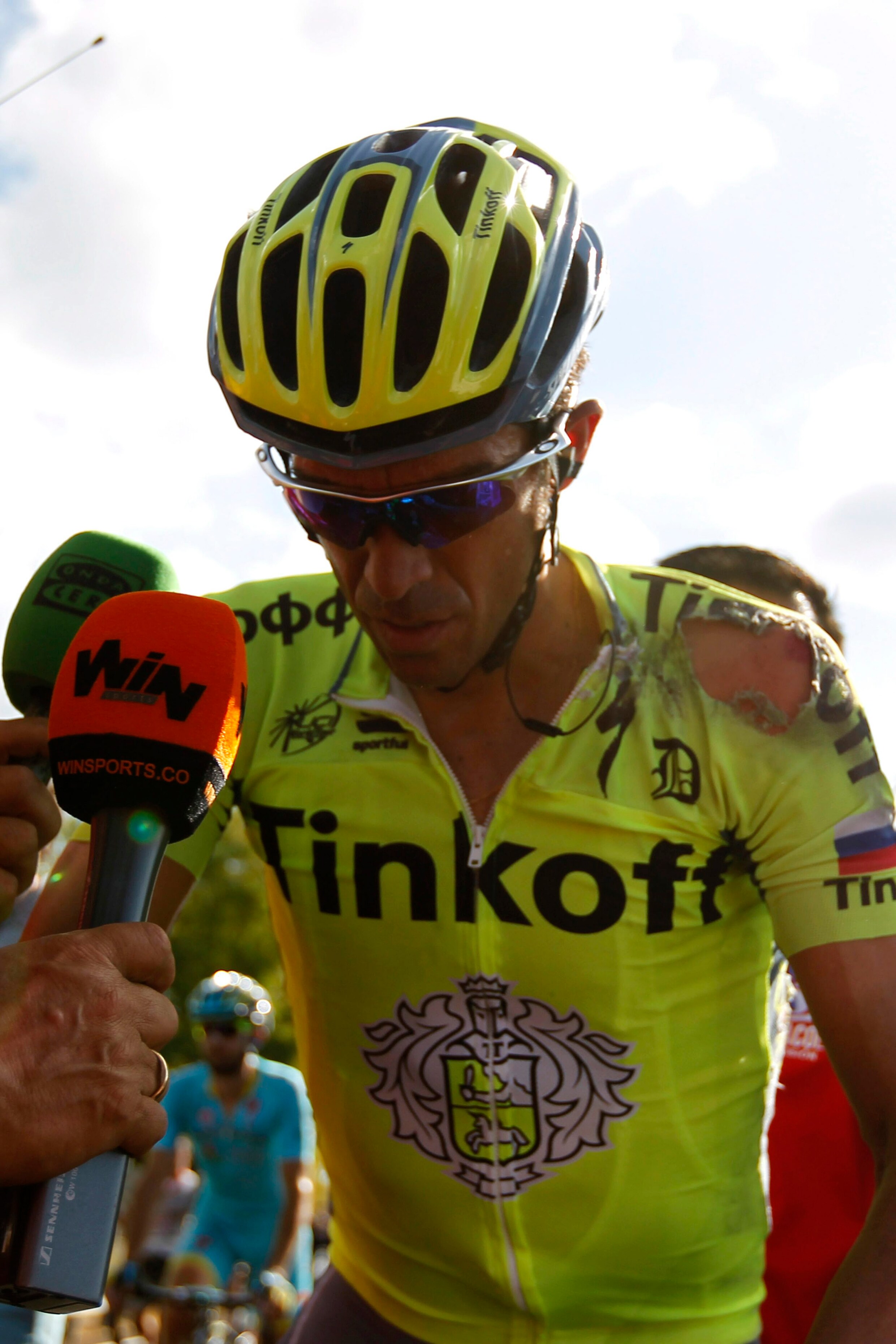 Contador houdt slechts schaafwonden over aan valpartij