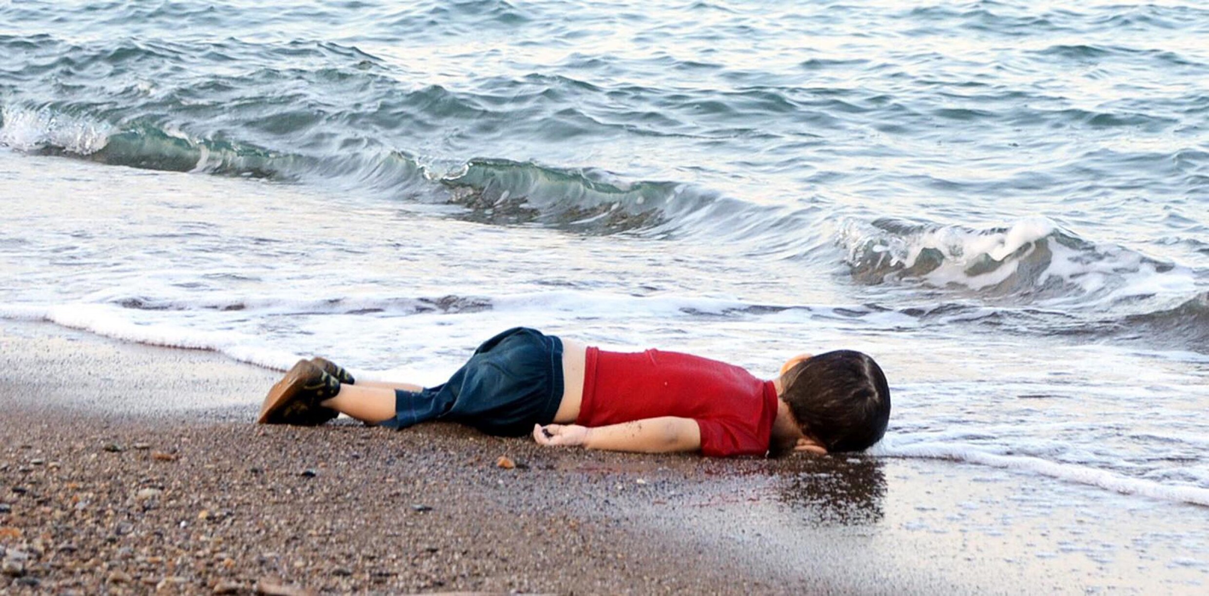 Vijf jaar geleden werd deze foto van de 3-jarige Aylan gemaakt, het gezicht van de vluchtelingencrisis