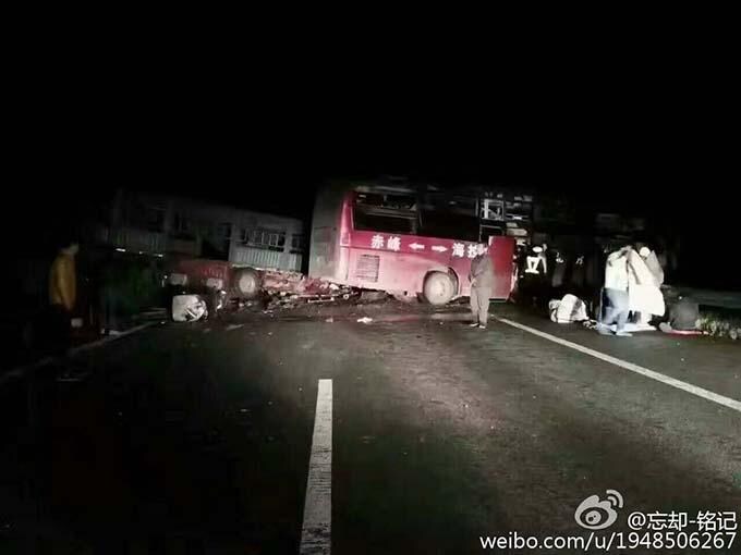 Twaalf doden bij ongeval nadat paard de weg opstormt in China