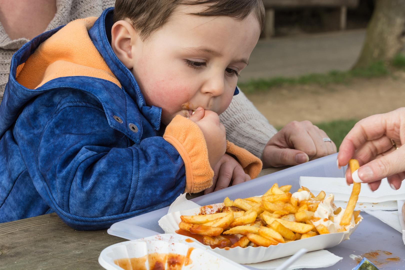 Wereldwijd nefast effect van junkfood op levensverwachting kinderen