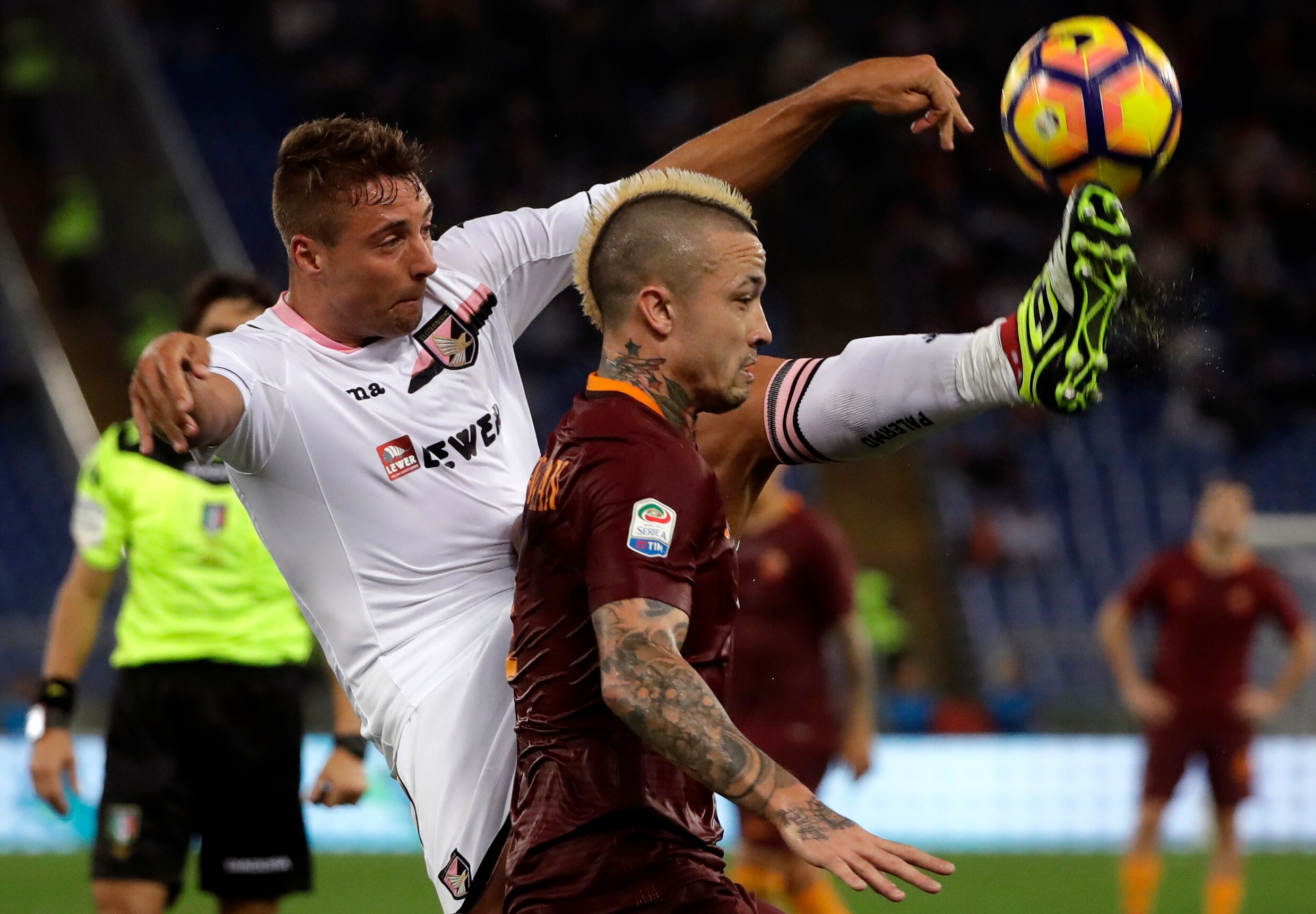 AS Roma - met Nainggolan, zonder Vermaelen - nadert tot op twee punten van Juventus