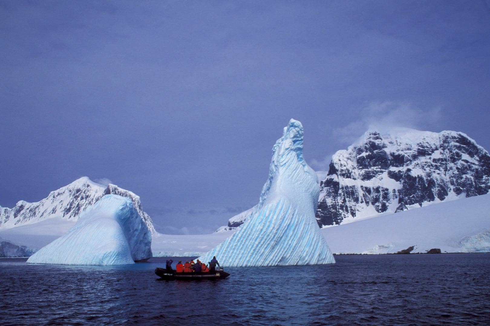 Bijna 100 nieuwe vulkanen ontdekt onder ijskap van Antarctica, maar zijn ze ook gevaarlijk?