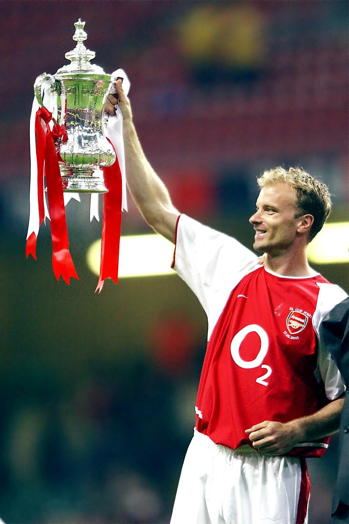 Kunststukje Bergkamp verkozen tot mooiste goal ooit in Premier League