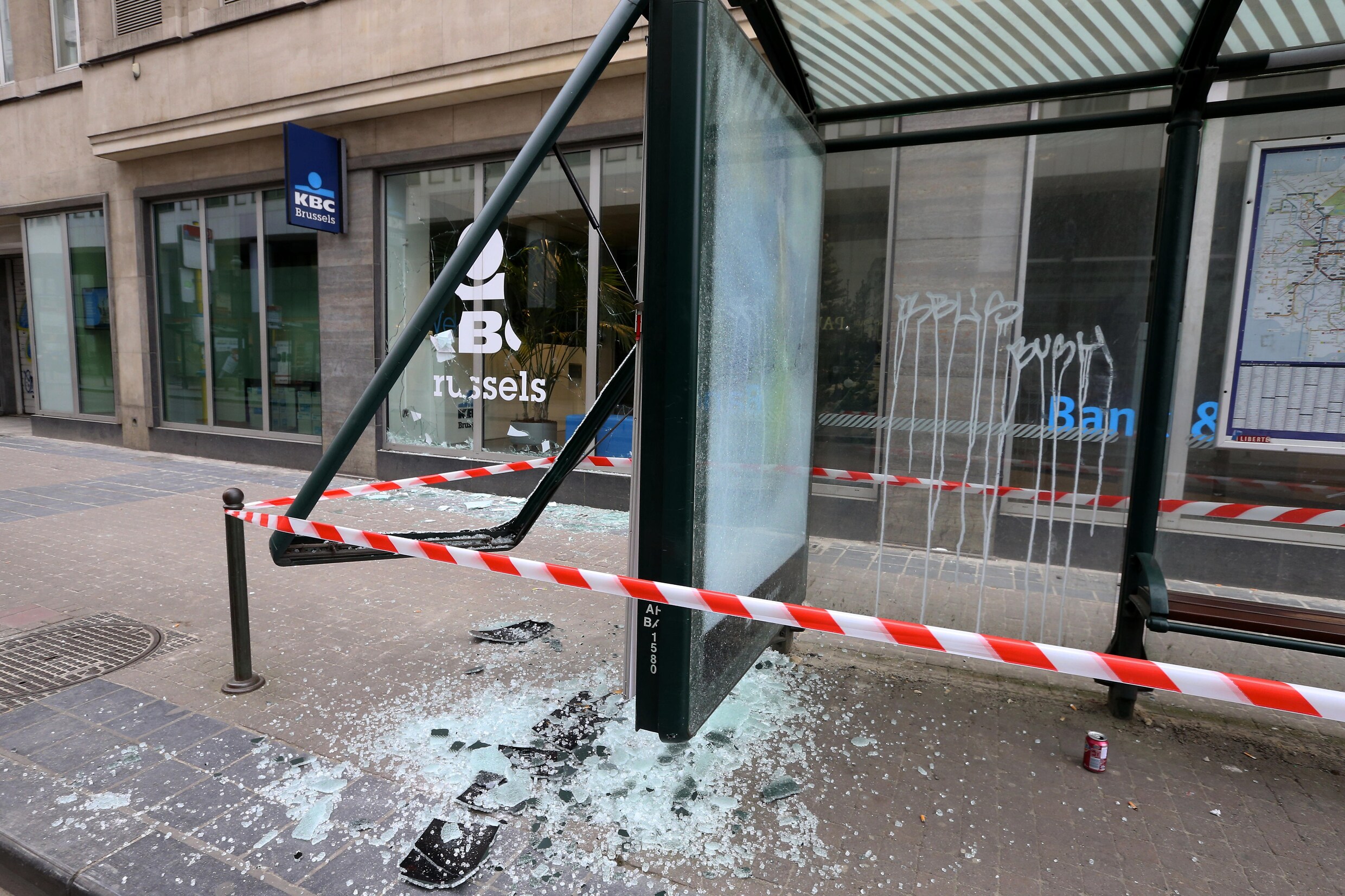 Antifascistische betogers trekken spoor van vernieling door Brussel: 56 heethoofden weer vrijgelaten