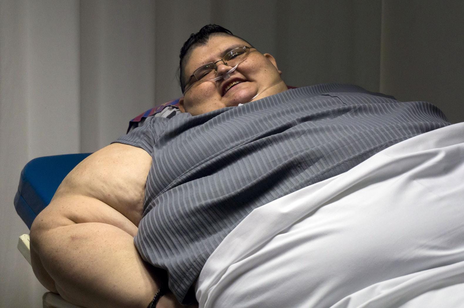 Zwaarste man ter wereld (600 kilo) wordt geopereerd