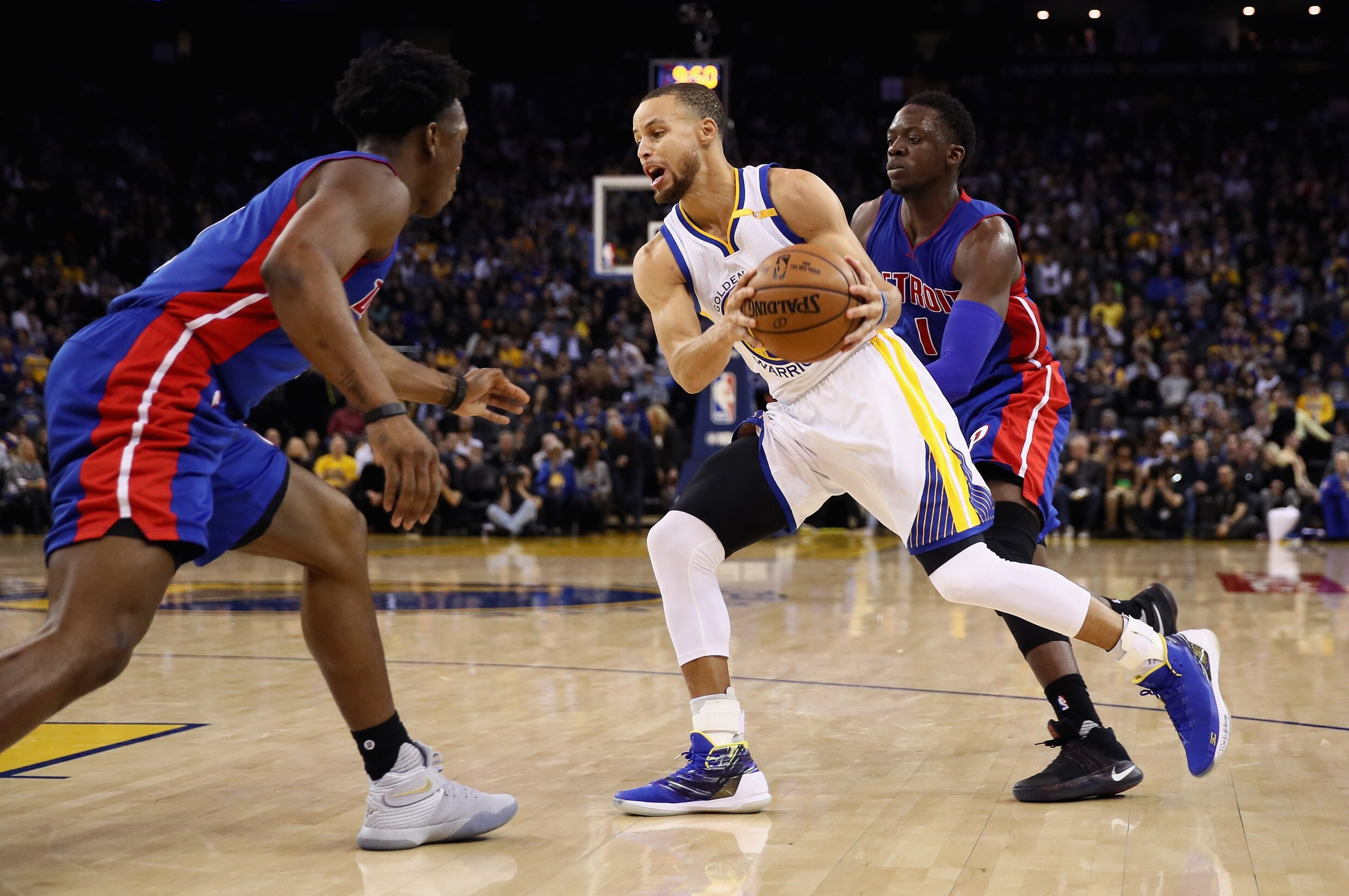 NBA-ster Curry onderneemt 50 pogingen vanachter de driepuntslijn. Hoeveel keer trof hij raak, denkt u?