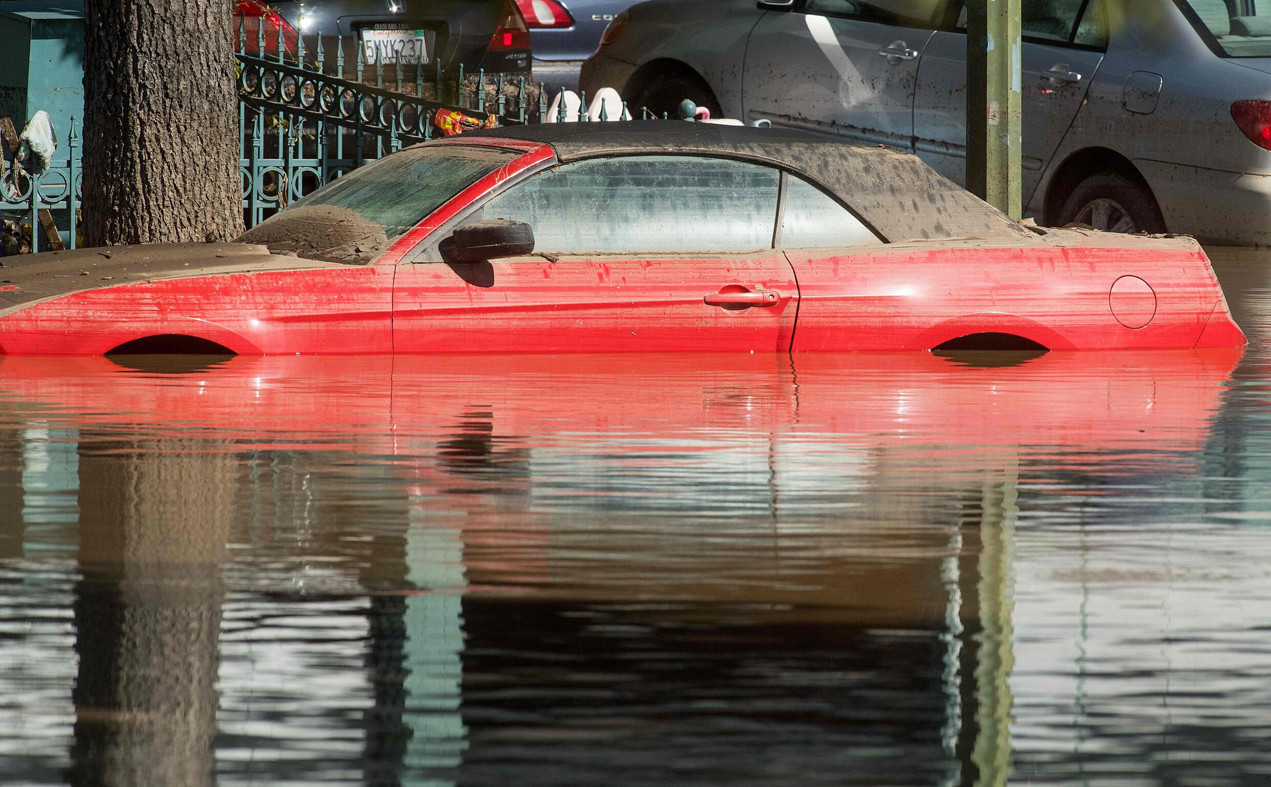 Duizenden mensen geëvacueerd wegens overstromingen in Californië