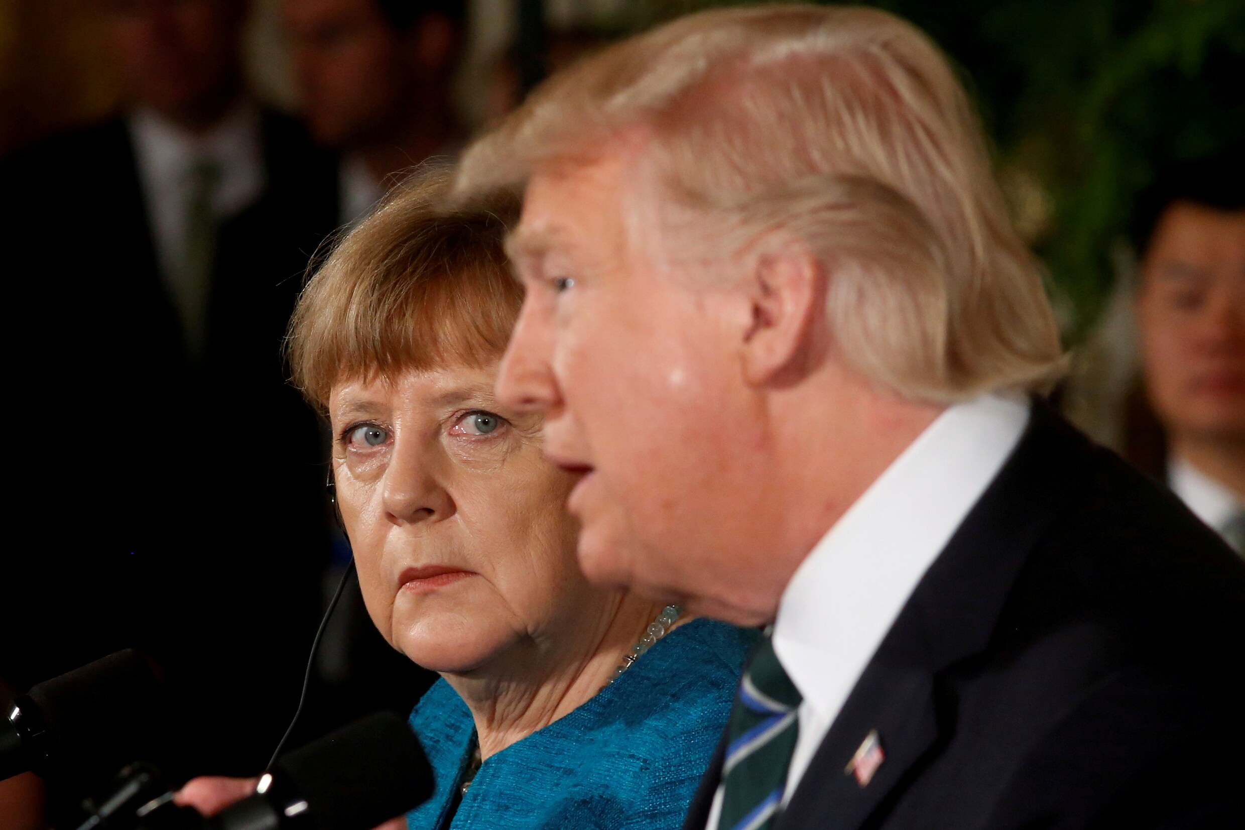 Trump schoof Angela Merkel NAVO-factuur van 345 miljard euro onder de neus