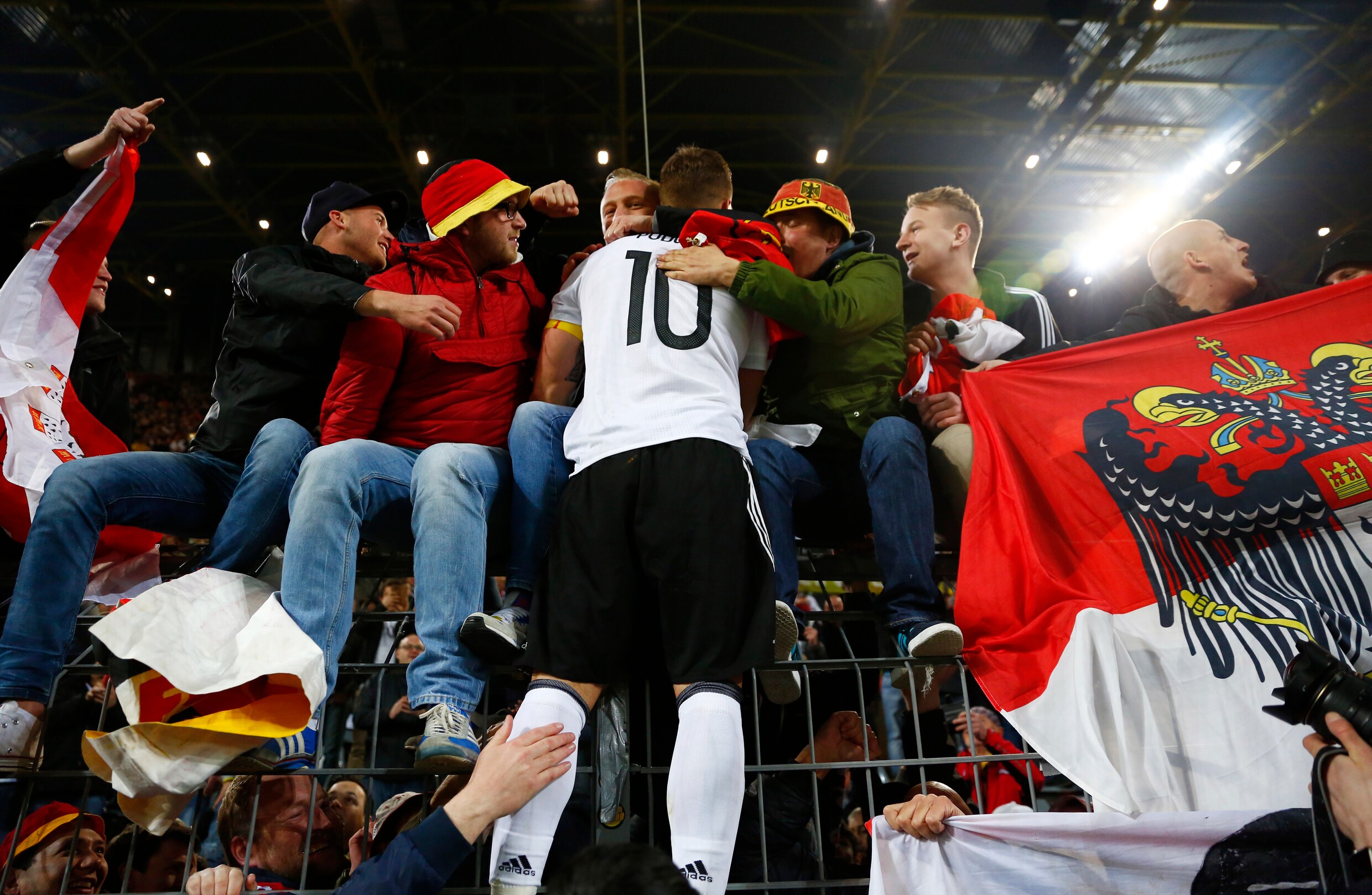 Engeland-fans zullen zwaar gestraft worden na 'respectloos gedrag' tijdens vriendschappelijke match